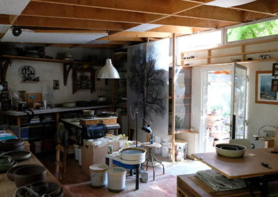 Vue de l'atelier de poterie